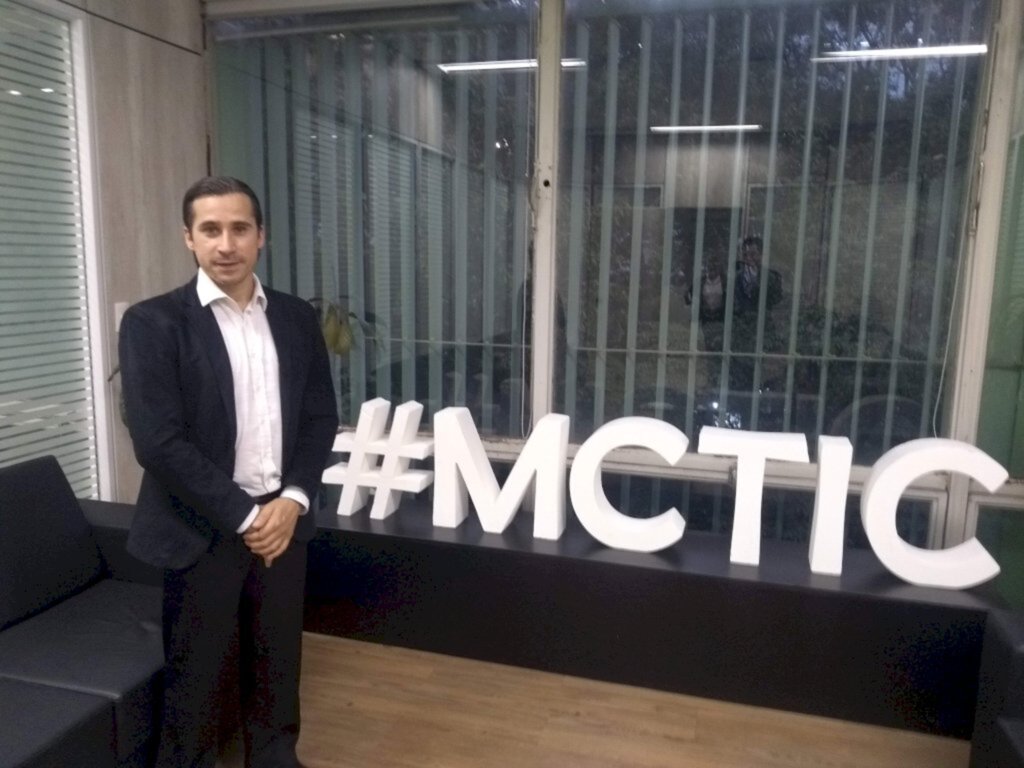 'Precisamos fazer malabarismos para conseguir verba', conta coordenador do curso de Engenharia Espacial da UFSM