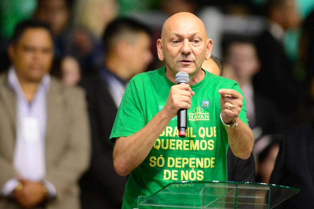 No Facebook, Luciano Hang ataca UFSM e fala sobre 'doutrinação de estudantes'