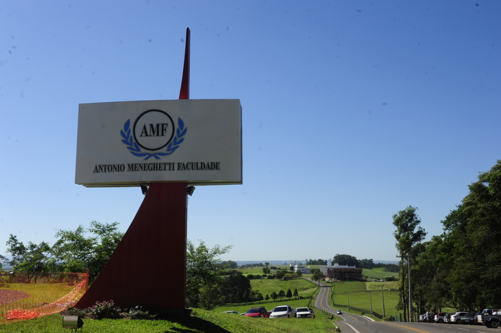 título imagem Divulgada lista dos aprovados no vestibular da Faculdade Antonio Meneghetti