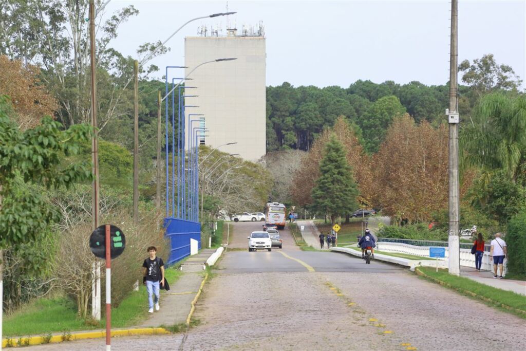 UFSM abre seleção com 6 vagas para professor substituto