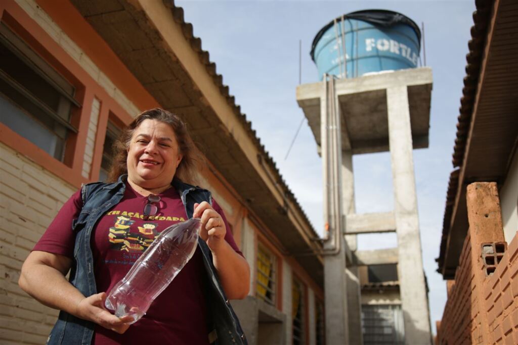 Após um ano, escola de Santa Maria volta a ter caixa d'água