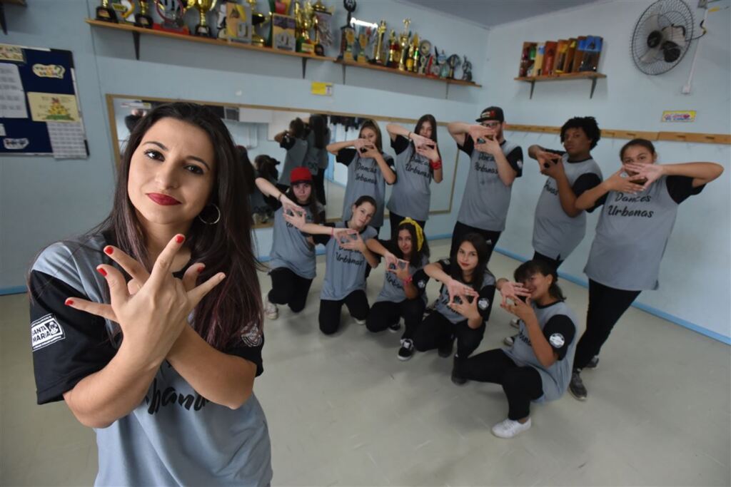 Foto: Gabriel Haesbaert (Diário) - Desde criança, Jéssica dava aulas de dança em escolas de Camobi. Hoje, ela trabalha com isso e continua levando, de forma voluntária, essa arte para jovens da periferia