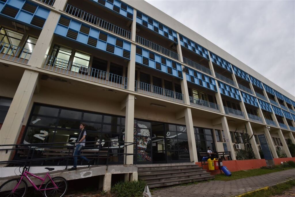 Em menos de um mês, UFSM tem 54 bolsas de mestrado e doutorado congeladas