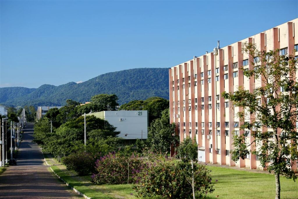 Concursos da UFSM ofertam 15 vagas para técnico-administrativos e professores