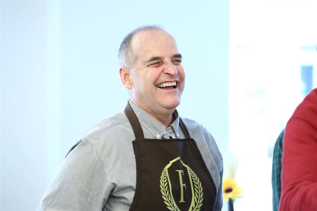 Professor de escola de cursos preparatórios conta detalhes sobre sua trajetória como educador