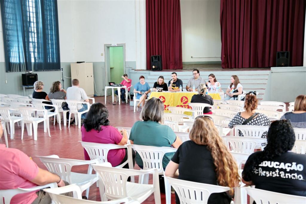 Professores da rede estadual devem fazer paralisação nesta quinta-feira