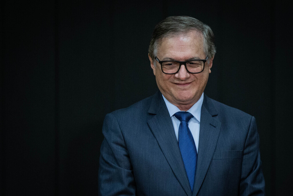 Vélez é demitido do Ministério da Educação, e Bolsonaro anuncia novo ministro