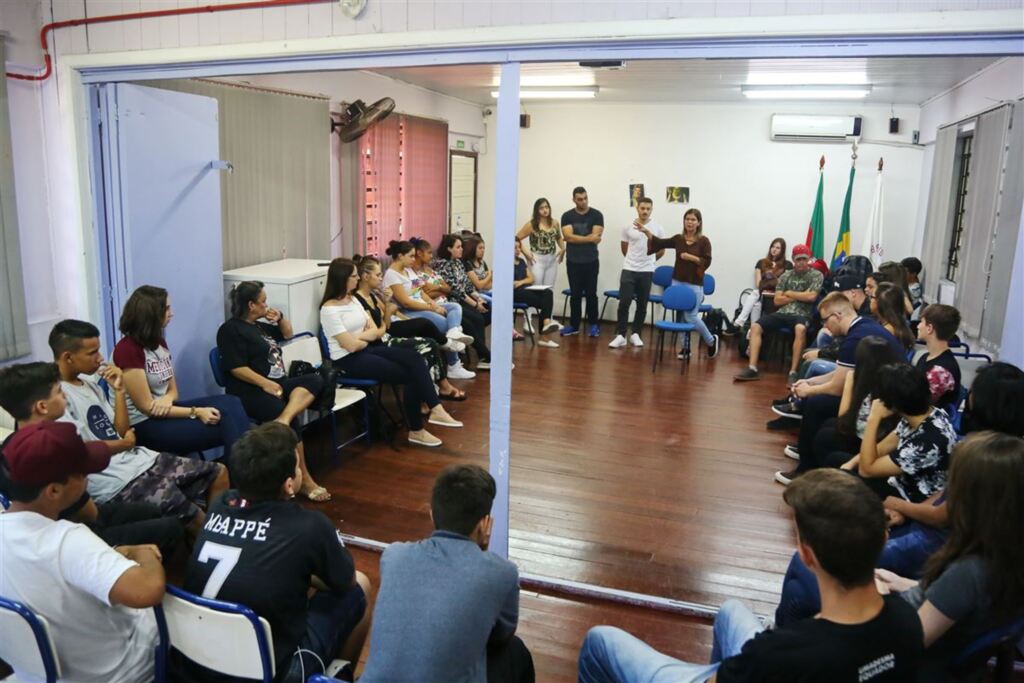 Projeto da Medicina da UFN discute violência contra mulher na escola