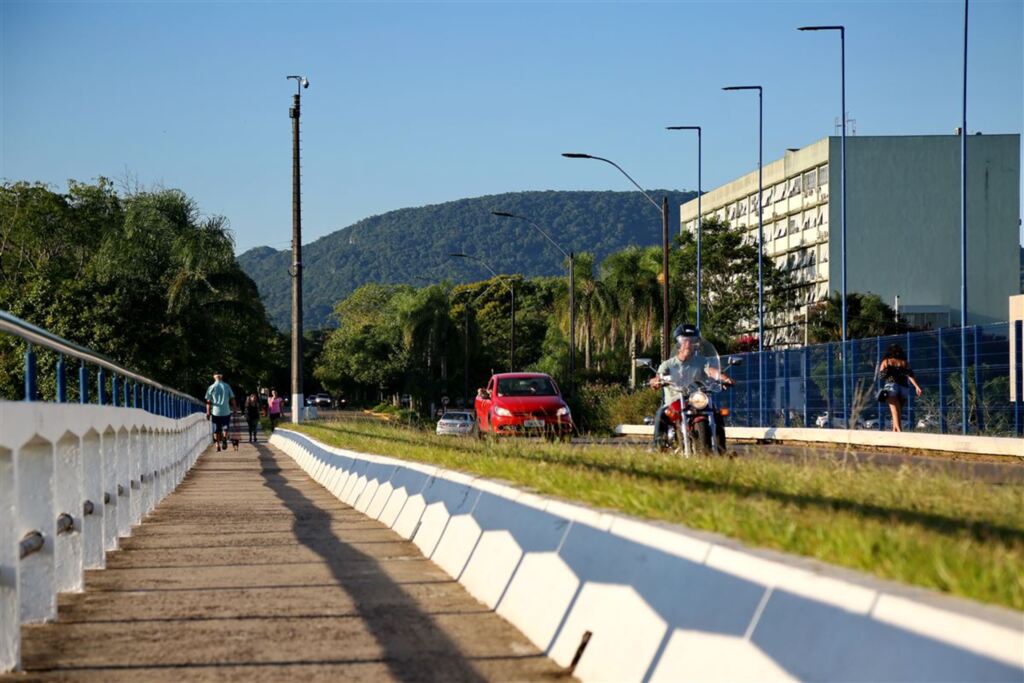 150 prestadores de serviço de limpeza e administrativos na UFSM cumprem aviso prévio