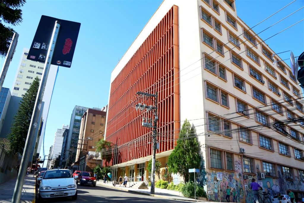 Foto: Pedro Piegas (Diário) - Prédio da antiga Reitoria será destinado aos serviços de extensão e de relações com a comunidade