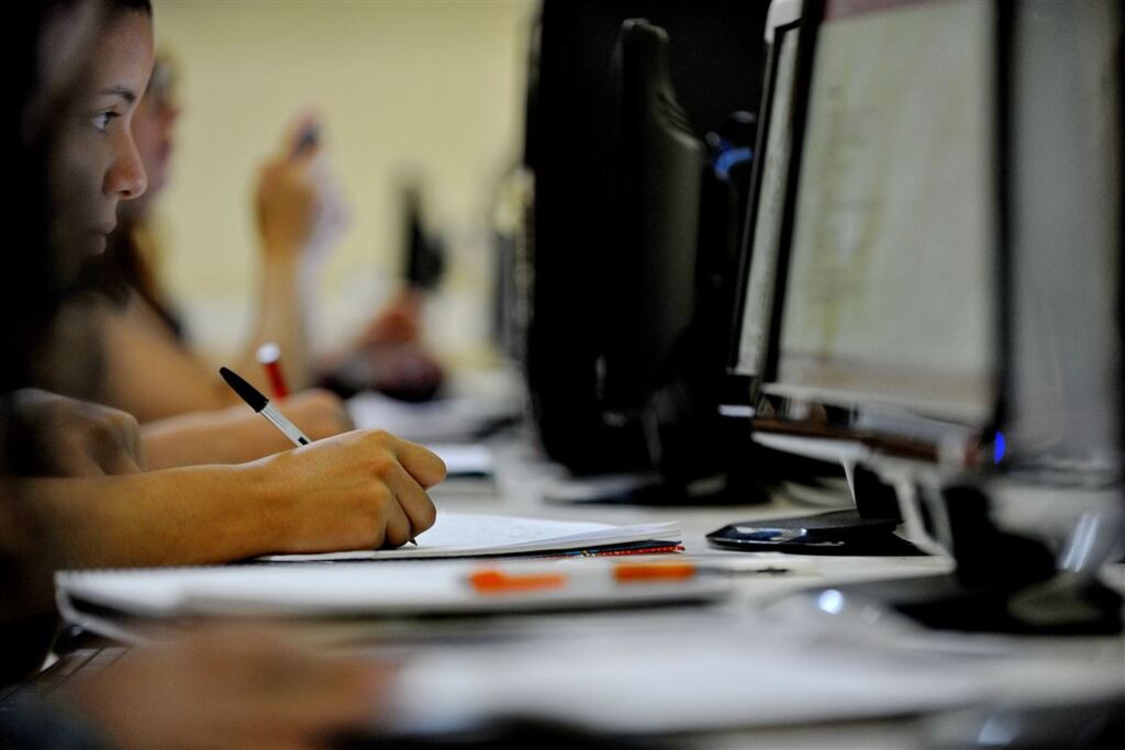 Estudo aponta que um terço dos jovens não conclui o Ensino Médio