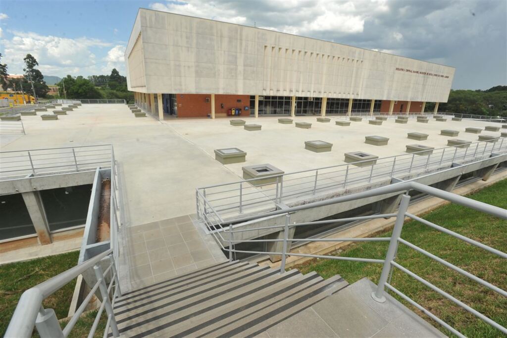 Para economizar em luz, biblioteca da UFSM vai fechar mais cedo a partir desta quarta