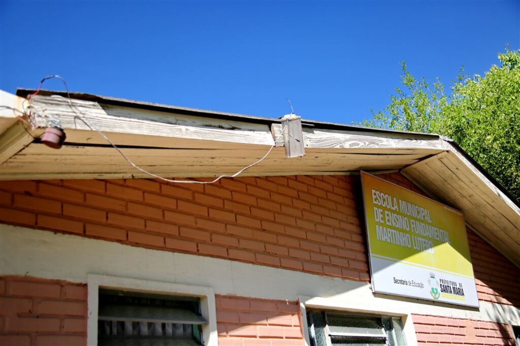 Calor preocupa direções de escolas que enfrentam problemas de infraestrutura em Santa Maria
