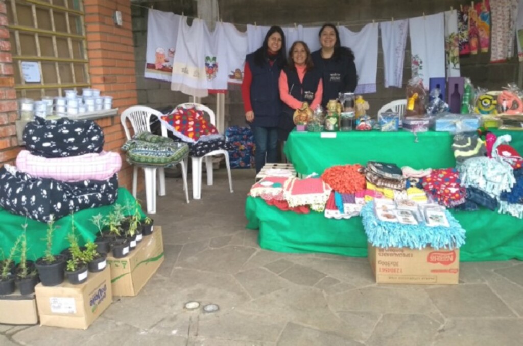 Adolescentes do Case de Santa Maria participam de feira de oficinas