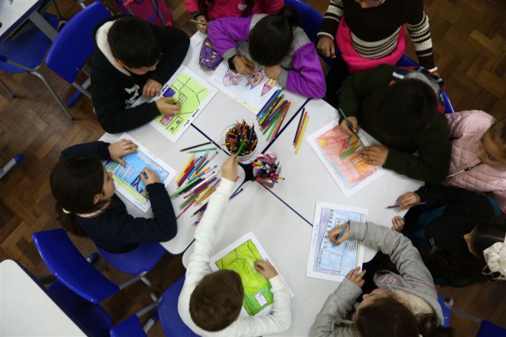 Oito escolas fazem paralisação nesta sexta-feira