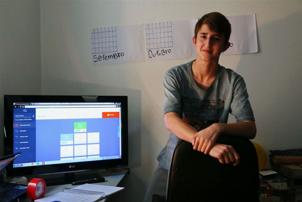 Plataformas digitais ajudam a estudar para o Enem. Veja quais os especialistas indicam