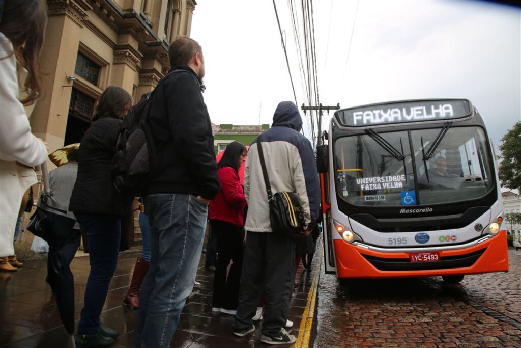 UFSM retoma aulas e ônibus voltam ao normal nesta segunda