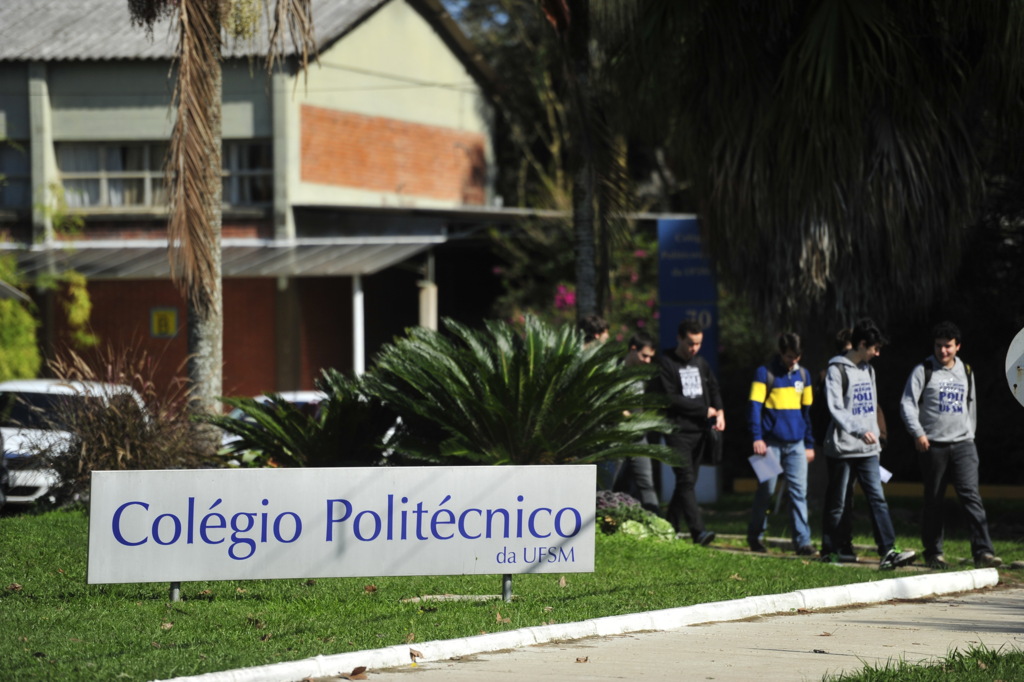 título imagem Colégio Politécnico abre 56 vagas em 10 cursos técnicos