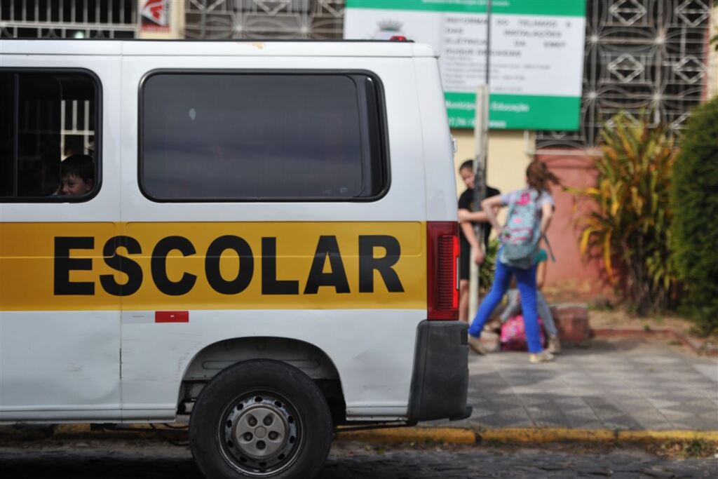 Vans escolares não passarão mais por inspeção da prefeitura