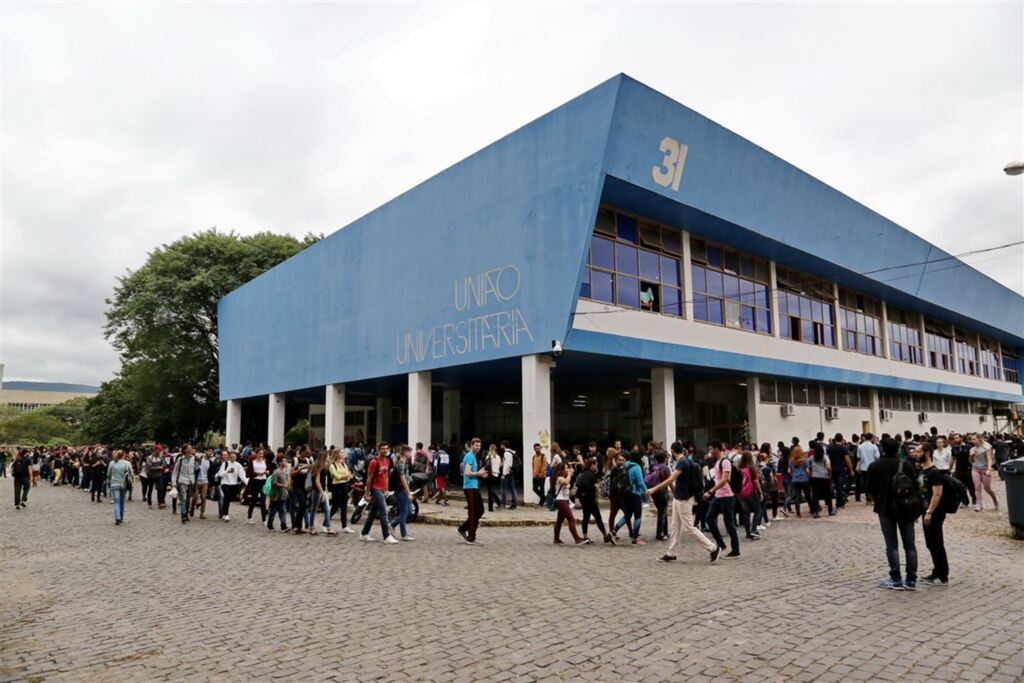 Falta de recursos para assistência estudantil preocupa reitor da UFSM