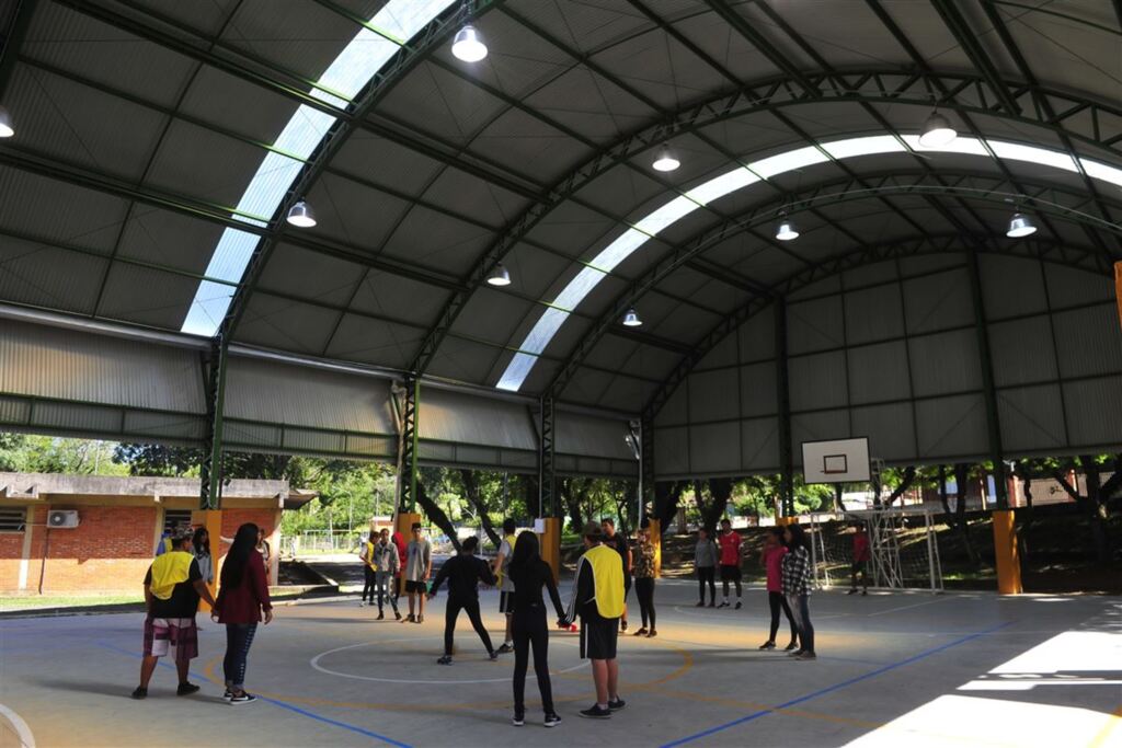 Nove escolas estaduais de Santa Maria não têm quadra de esporte