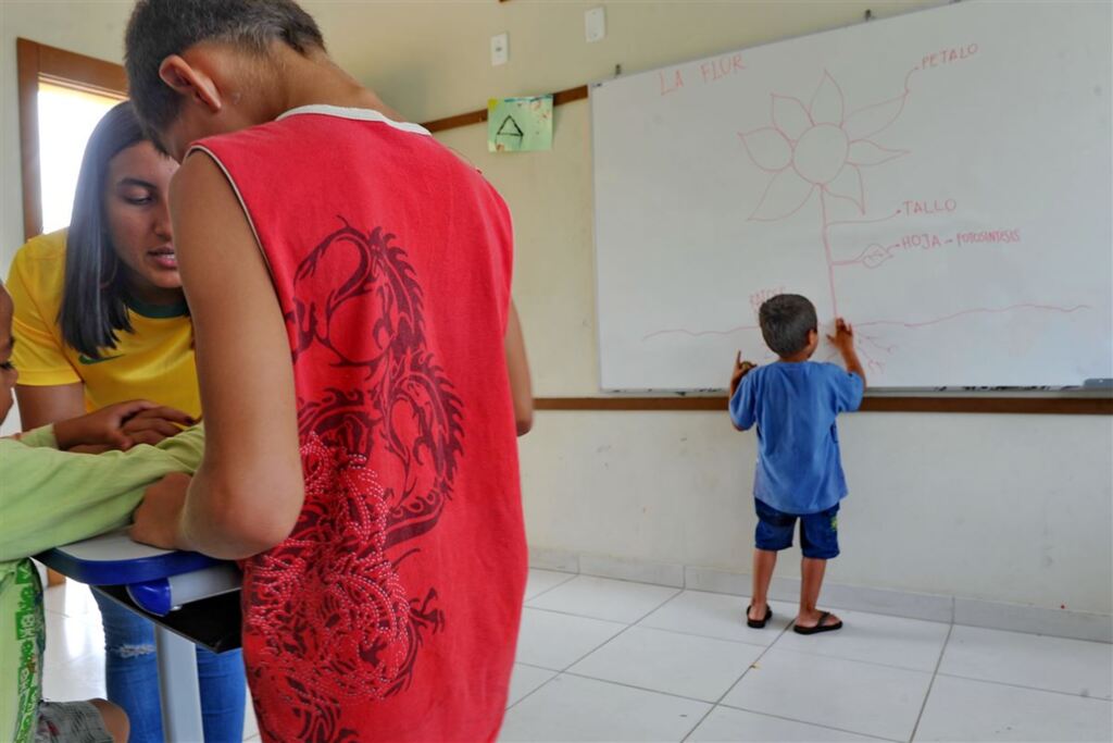 Intercambistas participam de 'colônia de férias' com alunos de Santa Maria