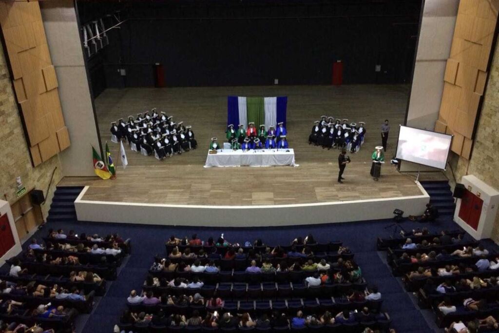 UFSM sedia a primeira formatura inclusiva no Centro de Convenções