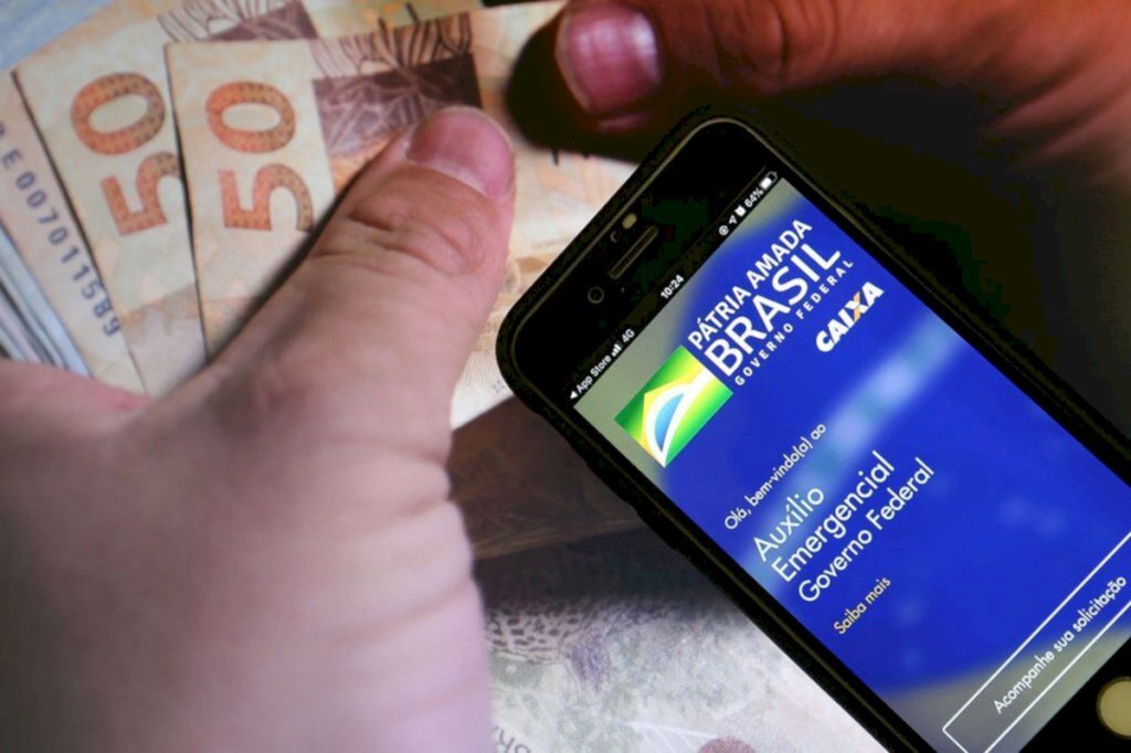 Trabalhadores nascidos em março podem sacar auxílio emergencial