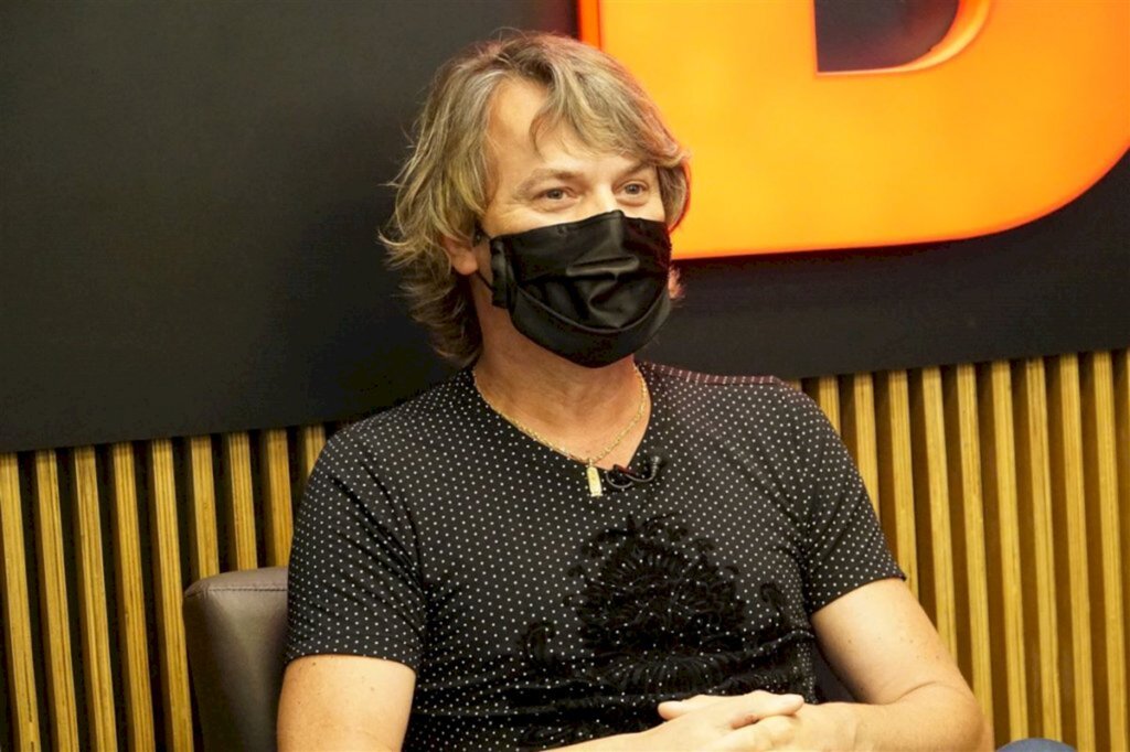 'Não concordo em ficar fechado e pagar todos os impostos', afirma cabeleireiro