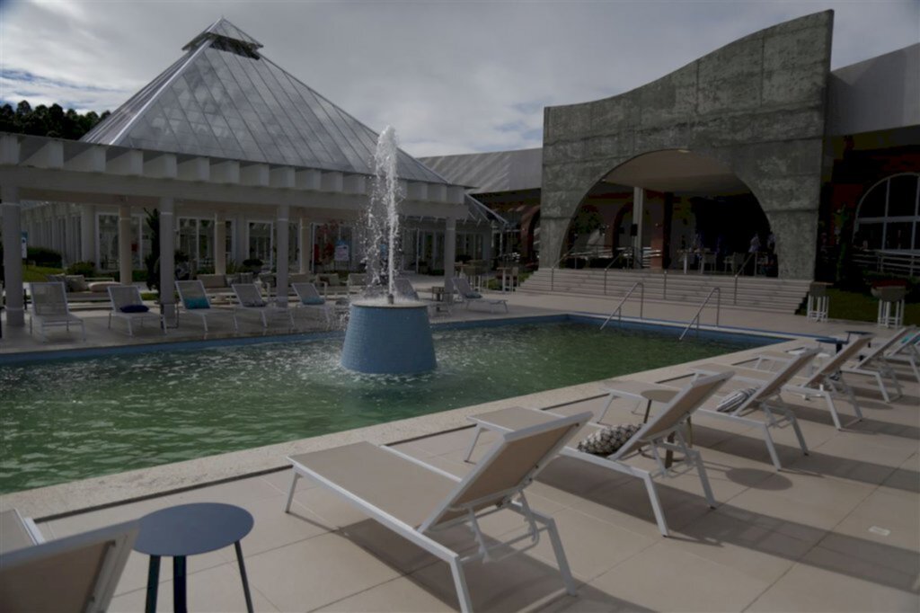 VÍDEO: conheça o parque termal de água salgada que será aberto ainda este mês na região