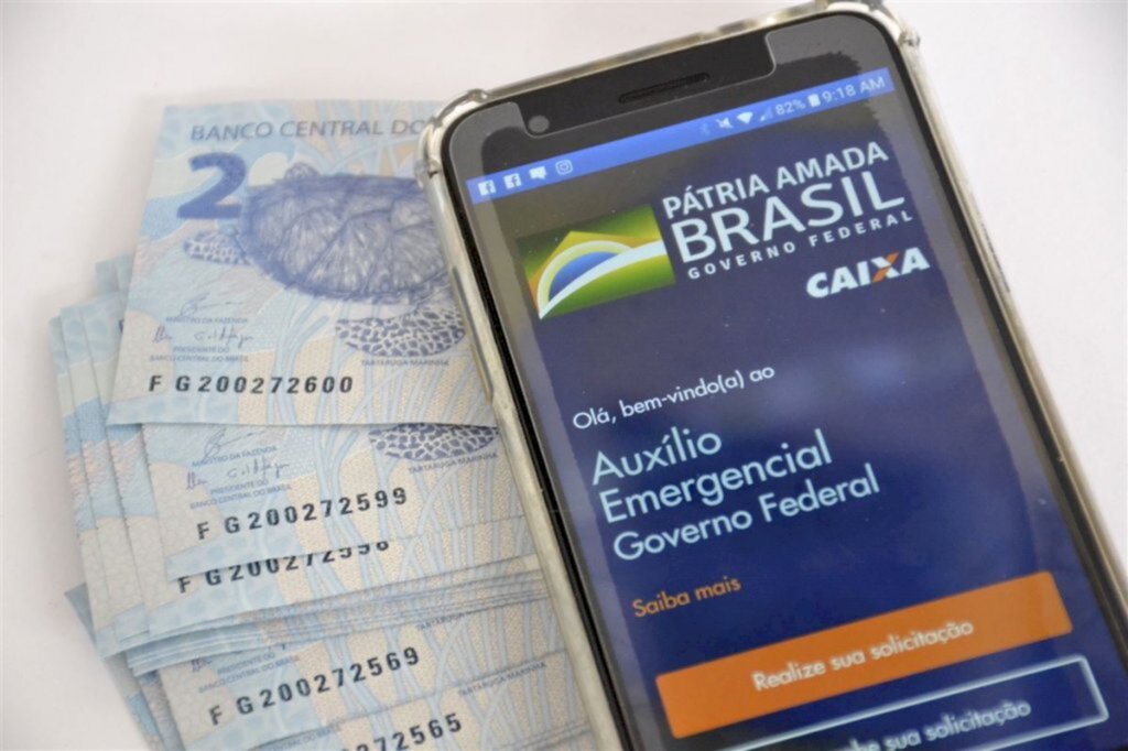 Guedes diz que auxílio emergencial pode voltar caso haja nova onda de Covid