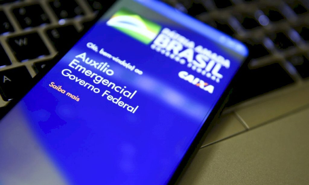 Estado deve descontar do salário o auxílio emergencial irregular recebido por servidores