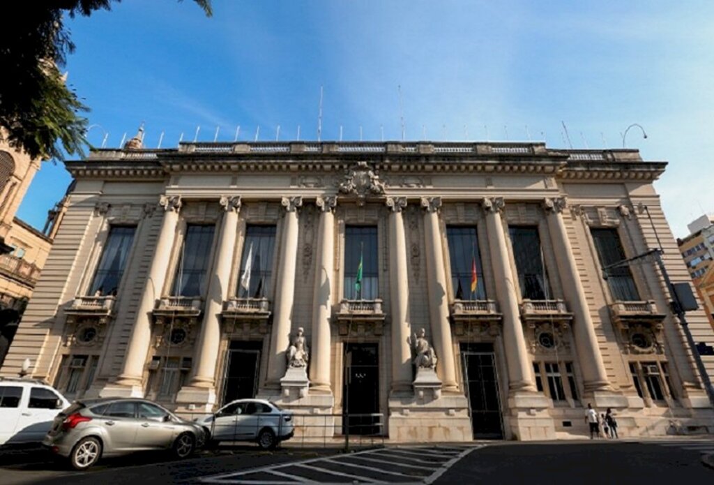 Governo paga parcela de R$ 700 aos servidores nesta sexta