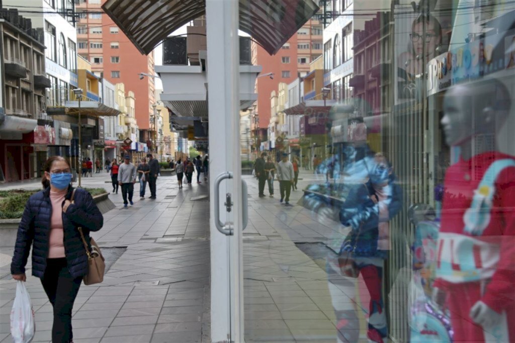 Comércio tem horário estendido neste sábado