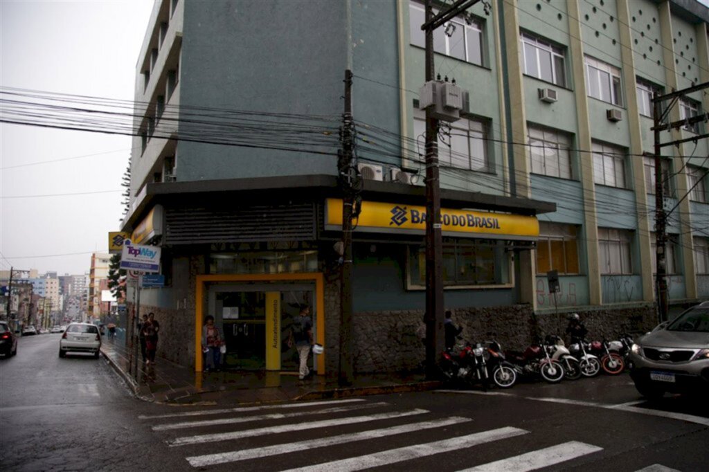 Benefício de R$ 600 para auxílio durante pandemia é sancionado por Bolsonaro