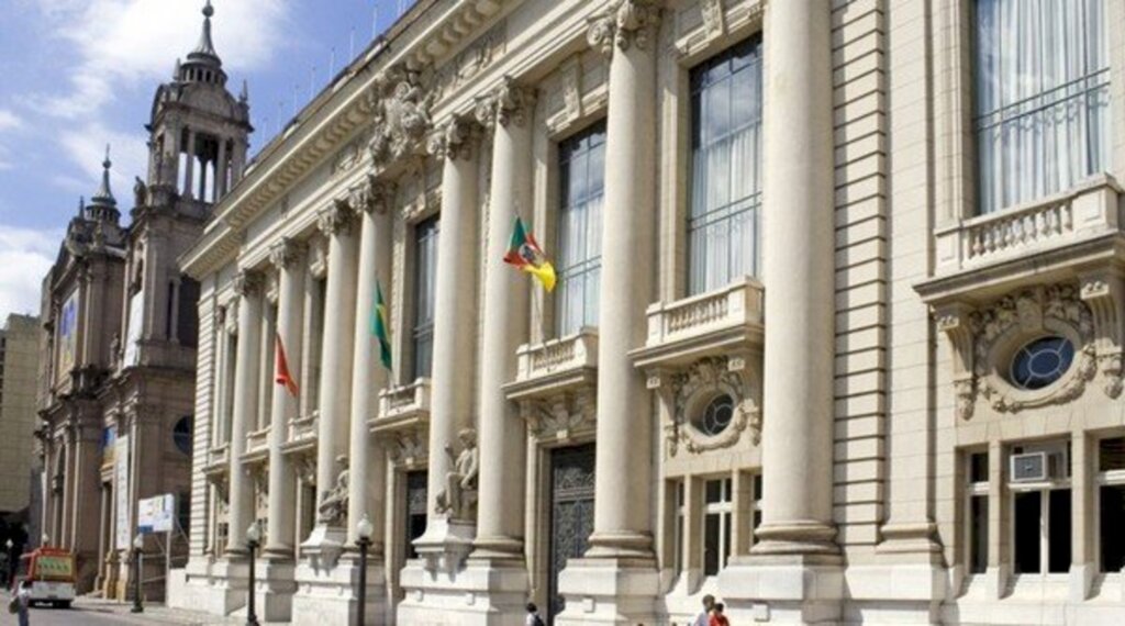 Estado começa a pagar salários de março nesta terça-feira