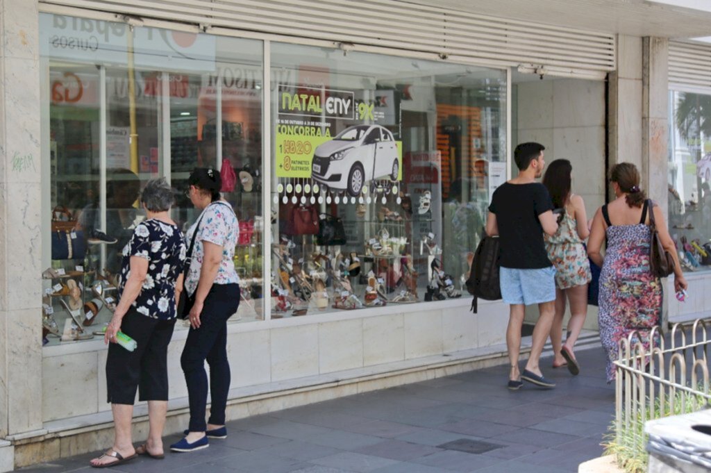 Pelo menos 26 lojas do Centro vão abrir neste domingo em Santa Maria