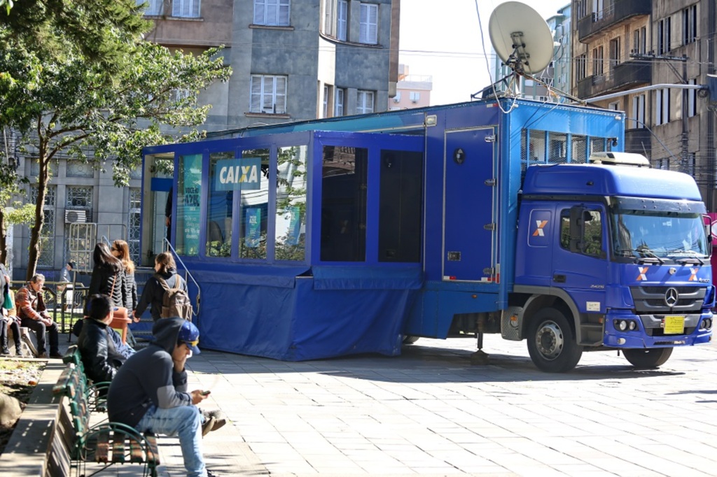 200 pessoas são aguardadas para renegociar dívida em unidade móvel da Caixa