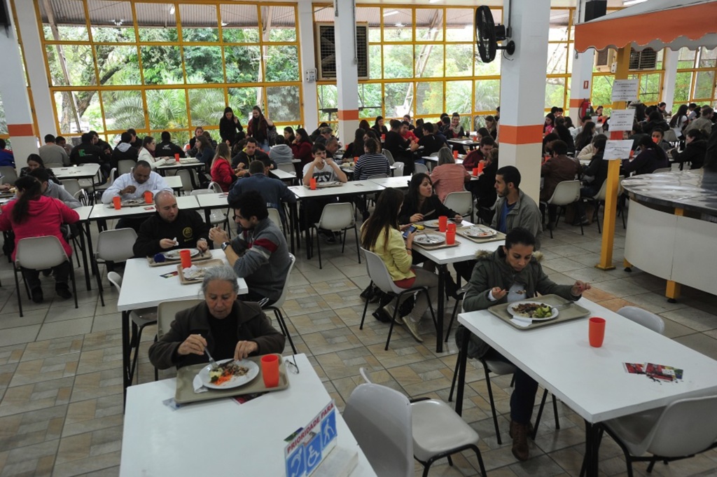 Exército em meio expediente, Restaurante Universitário sem suco e obras em dúvida