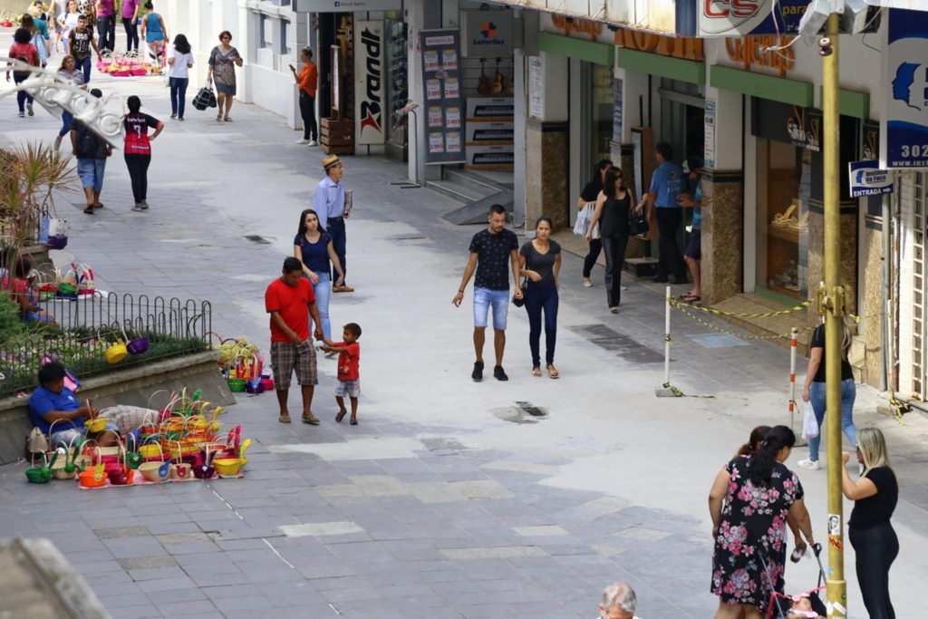 título imagem De 20 empresas locais, 13 tiveram queda de vendas este ano