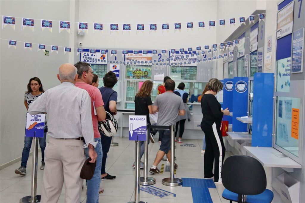 Caixa sobe limite de saque em lotéricas para R$ 2 mil