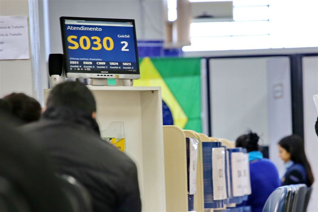 Veja as profissões que mais geraram e cortaram empregos em Santa Maria