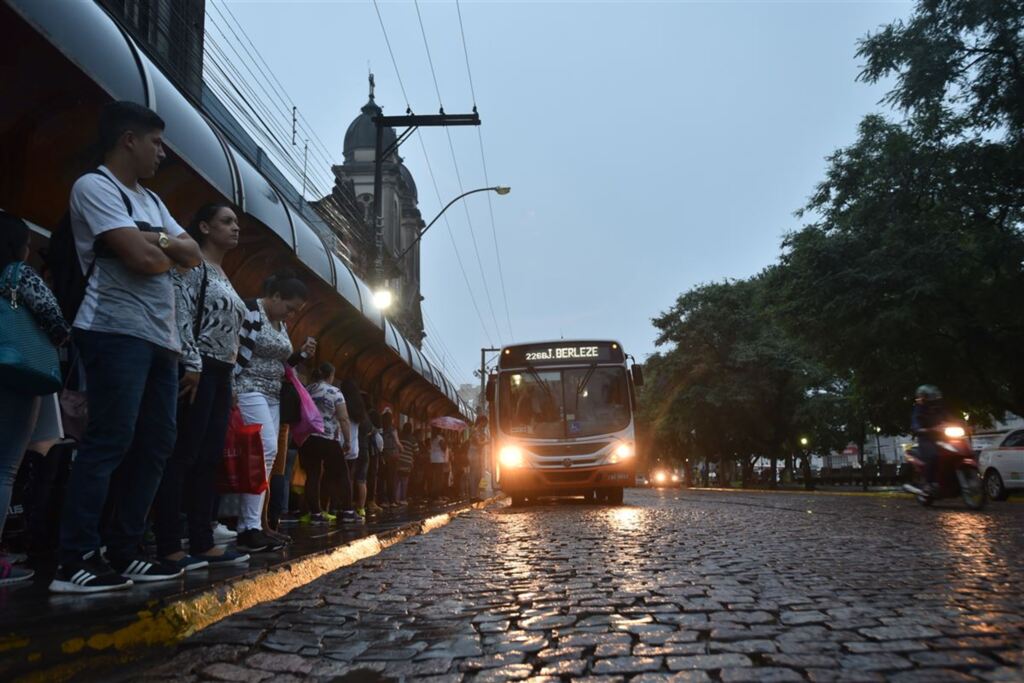 Índice de reajuste da tarifa de ônibus não foi apresentada em reunião