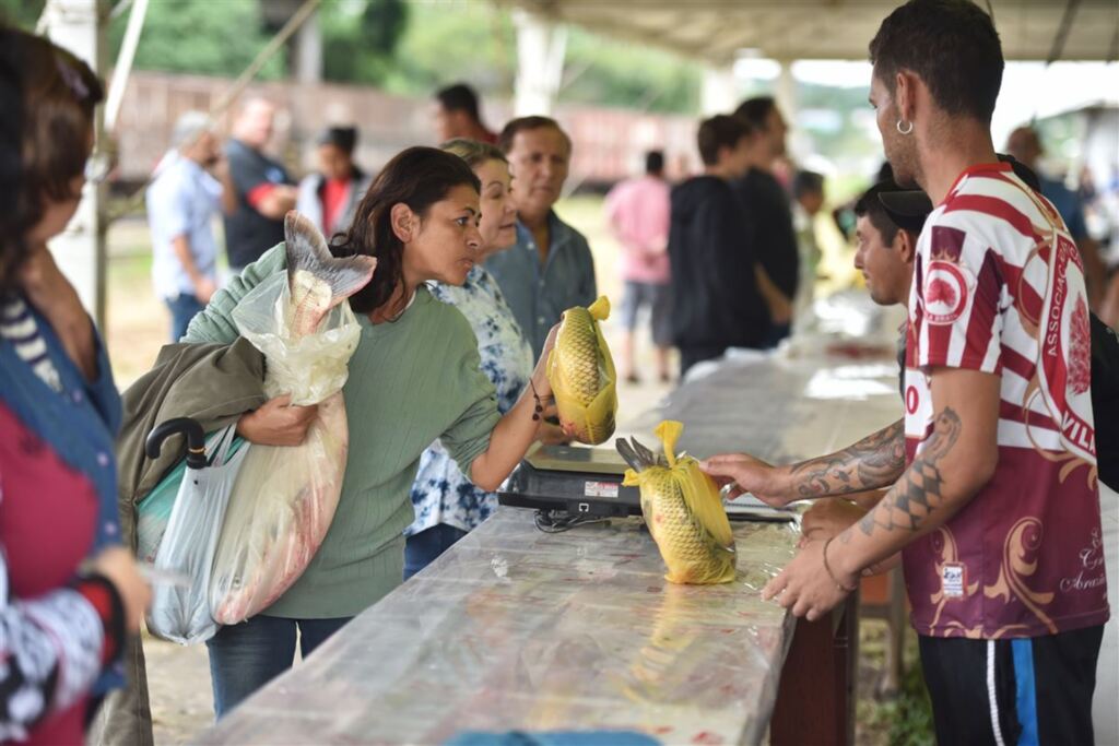 Feira do Peixe Vivo tem 13 pontos de venda em Santa Maria