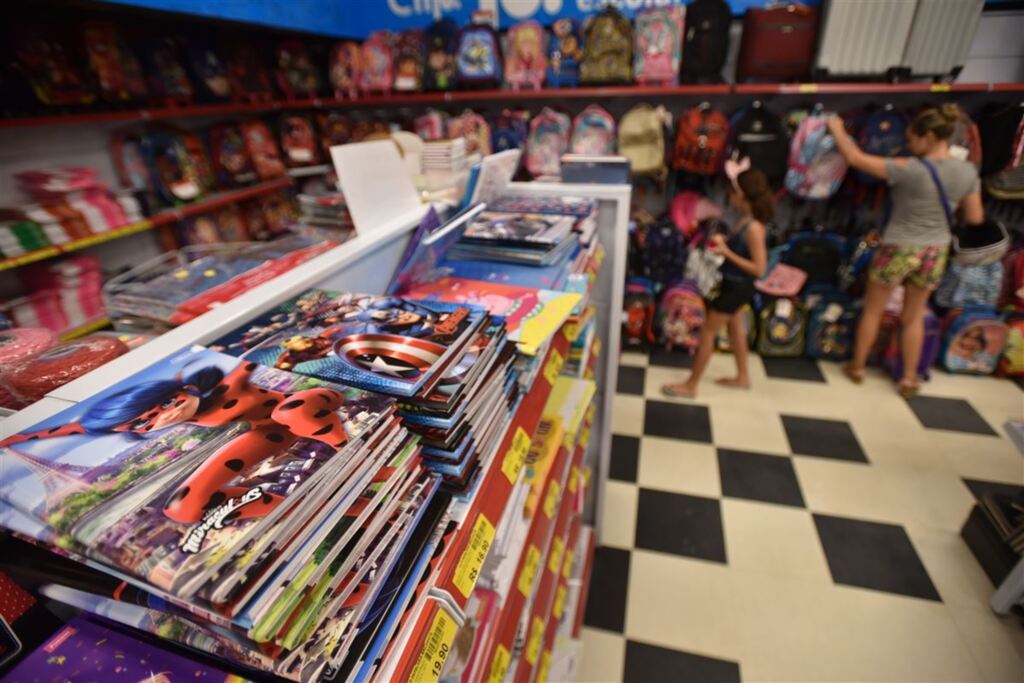 Foto: Gabriel Haesbaert (Diário) - Depois do material escolar para colégios, começará a venda para universitários