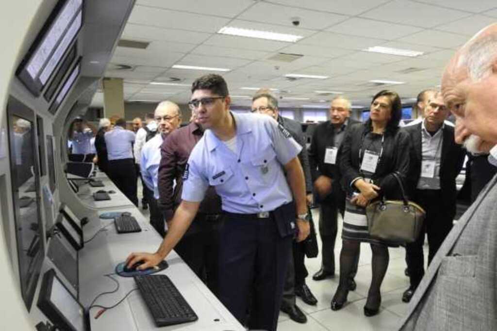 Alunos da UFSM poderão fazer estágios e pesquisas em fábrica de defesa