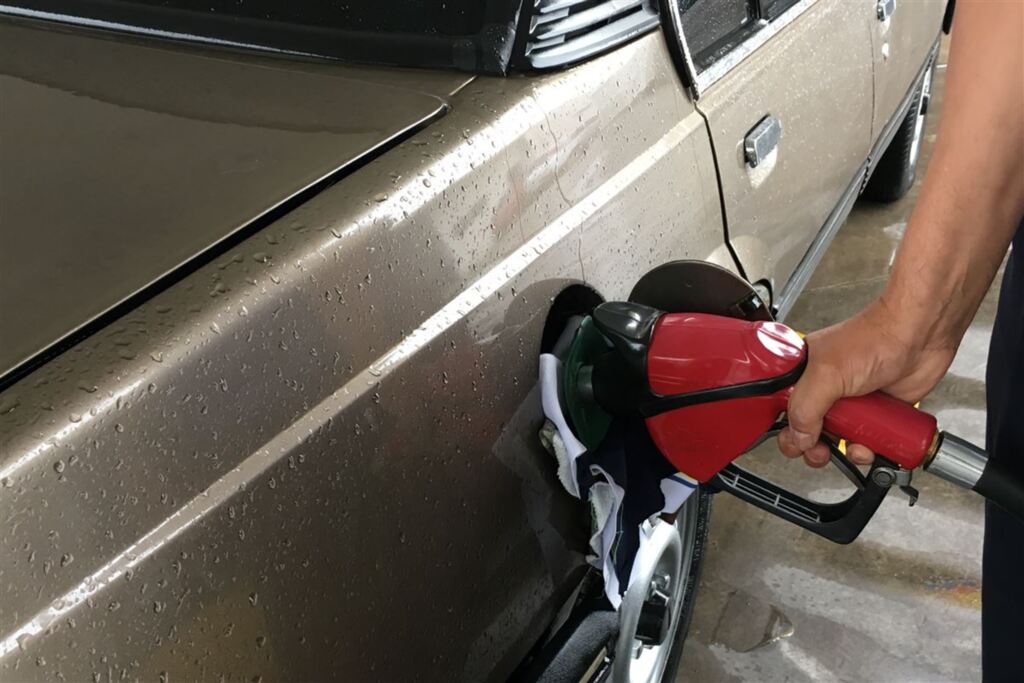 PESQUISA: em 40 dias, gasolina baixa 23 centavos e chega a R$ 4,17 em Santa Maria