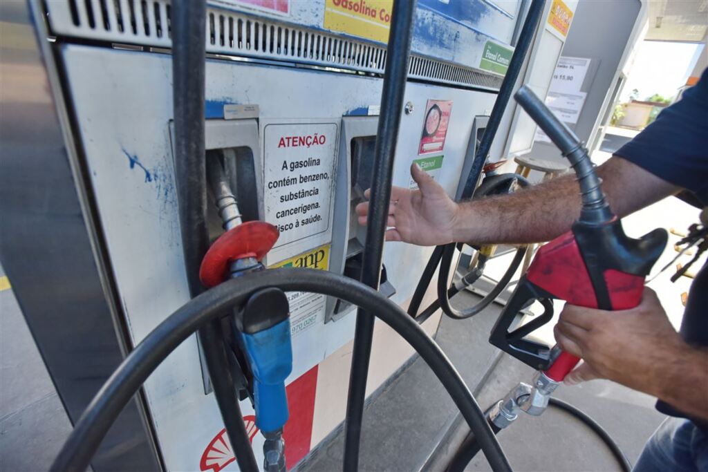 Gasolina subiu 11 centavos neste mês
