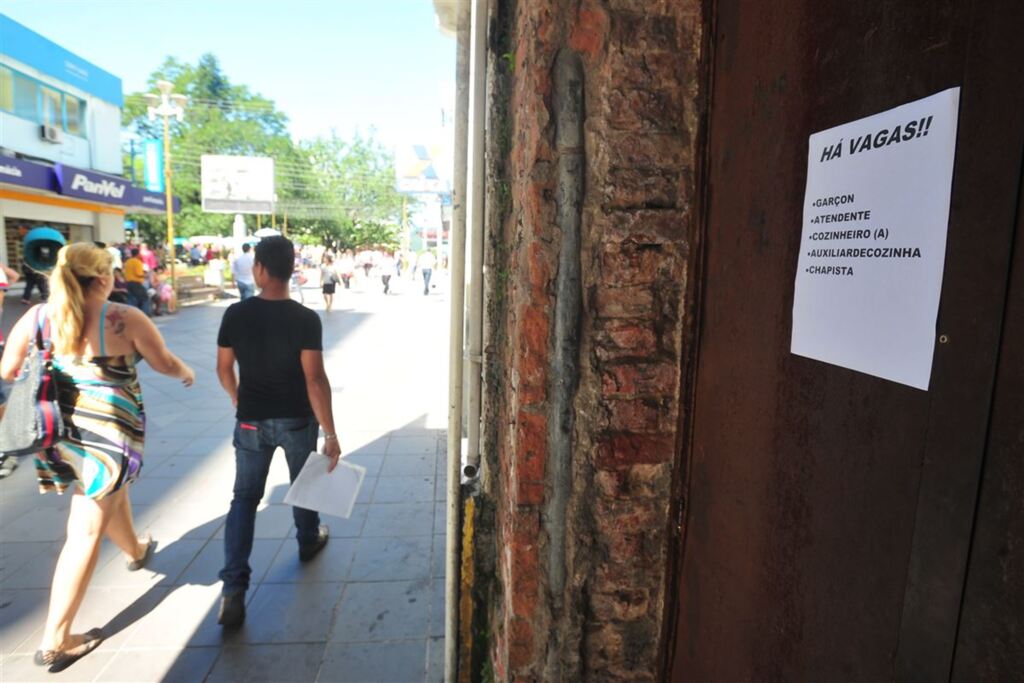 título imagem Comércio brasileiro espera contratar 76,5 mil trabalhadores temporários para o fim de ano