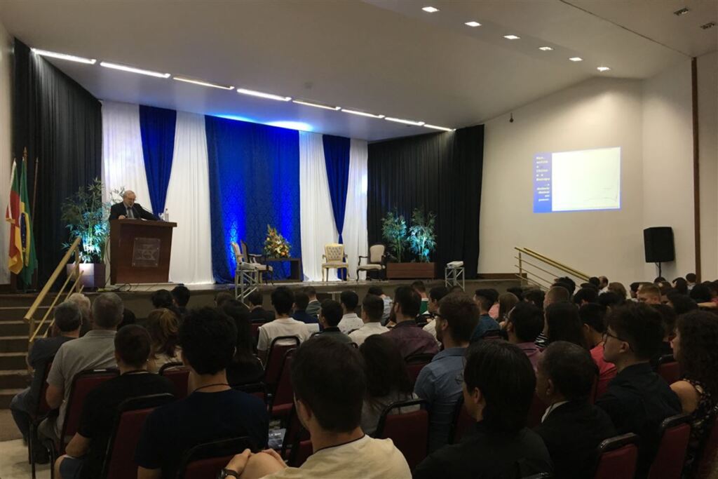 'Intelectuais não são melhores do que microempresários', diz economista norte-americana